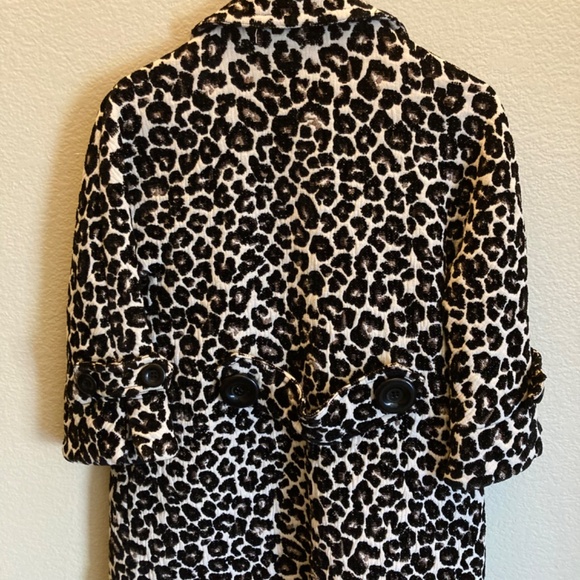 Mid-Waist button down embroidered jacket - Picture 2 of 9